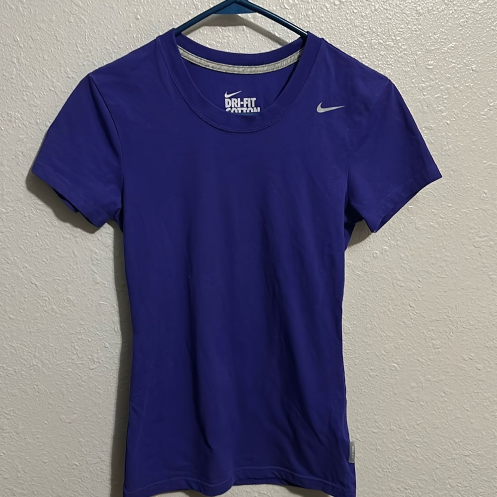 Women’s Nike tshirt